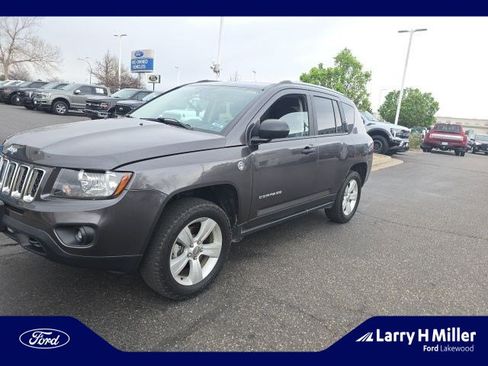 Used 2017 Jeep Compass Sport image 1