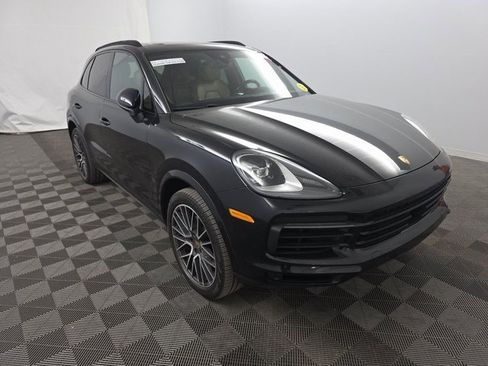 Used 2019 Porsche Cayenne w/ Premium Package image 3