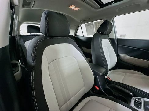Certified 2026 Hyundai Venue SEL FWD image 32