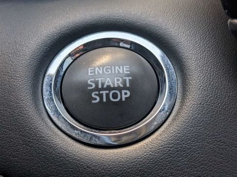 Used 2022 Toyota Highlander XLE FWD image 30