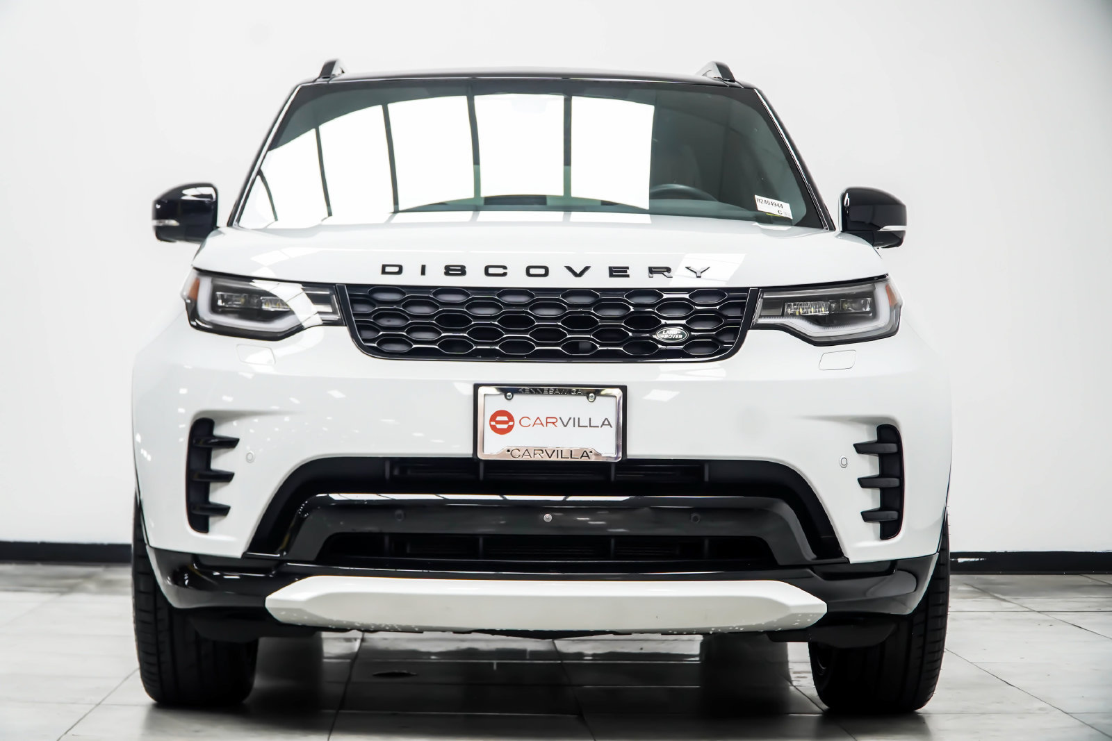 Used 2024 Land Rover Discovery Dynamic SE AWD/4WD image 9