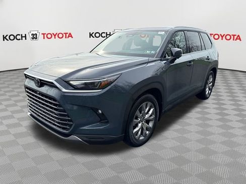 Used 2024 Toyota Grand Highlander Limited image 3