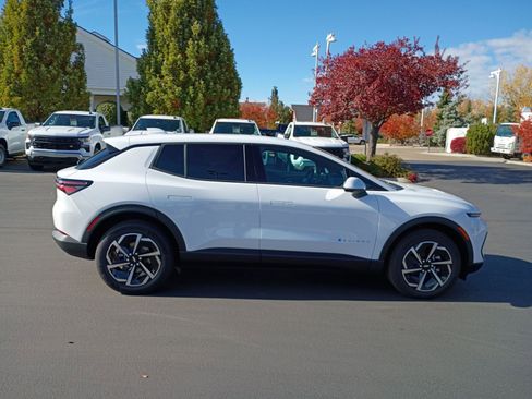 New 2026 Chevrolet Equinox EV LT image 10