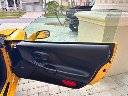 Used 2004 Chevrolet Corvette Convertible w/ Preferred Equipment Group RWD image 73