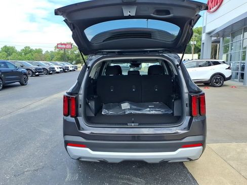 Certified 2026 Kia Sorento LX FWD image 6
