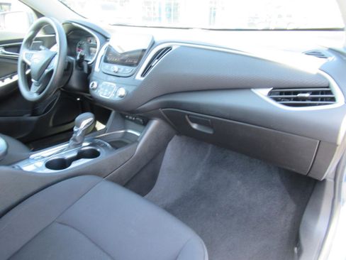 Used 2025 Chevrolet Malibu LT FWD image 12