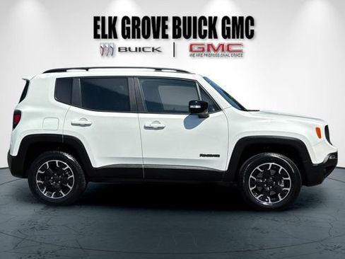 Used 2023 Jeep Renegade Latitude AWD/4WD image 3