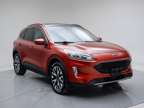 Used 2020 Ford Escape SEL image 2