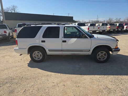 Used 2000 Chevrolet Blazer LS w/ LS Preferred Equipment Group image 2