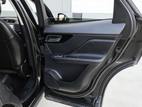 Used 2020 Jaguar F-PACE Premium image 23