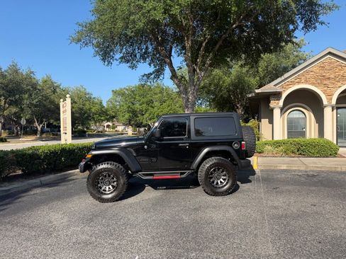 Used 2022 Jeep Wrangler Sport AWD/4WD image 12