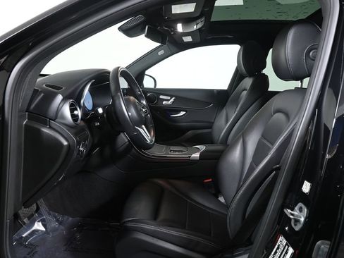 Used 2022 Mercedes-Benz GLC 300 4MATIC image 3