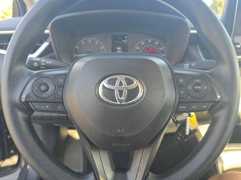 Certified 2025 Toyota Corolla LE image 24