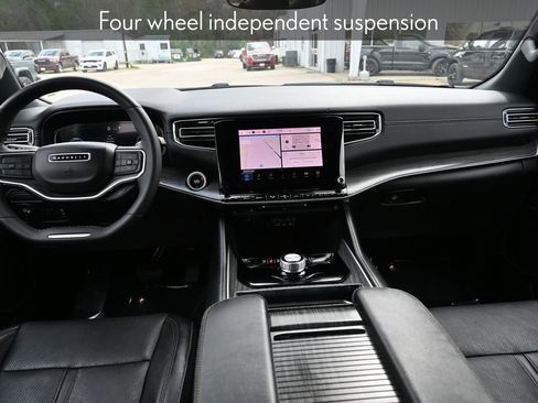 Used 2024 Jeep Wagoneer Series II w/ Flexible Seating Group image 22