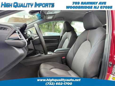 Used 2018 Toyota Camry LE FWD image 14