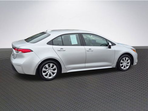 Used 2026 Toyota Corolla LE image 4