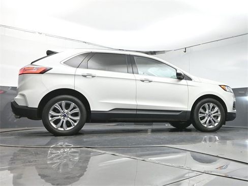 Used 2021 Ford Edge Titanium image 38