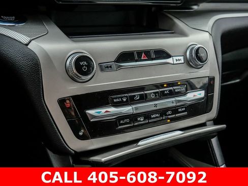 Used 2023 Ford Explorer XLT w/ Equipment Group 202A RWD image 33