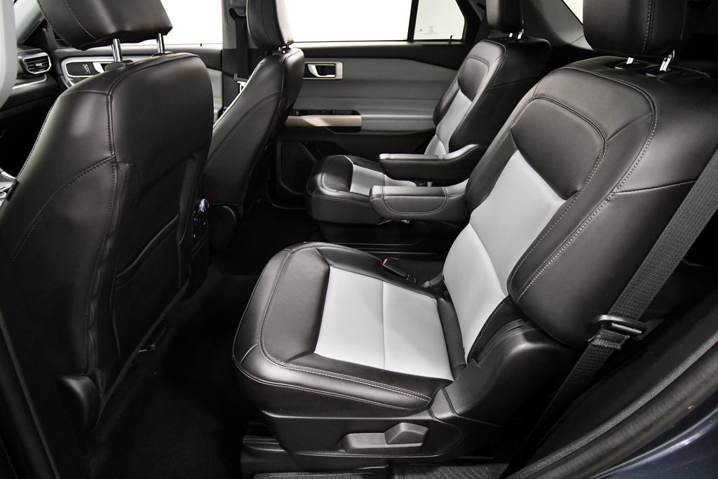 Used 2023 Ford Explorer XLT w/ Equipment Group 202A AWD/4WD image 15