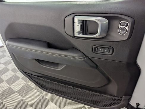 Certified 2023 Jeep Gladiator Overland image 26