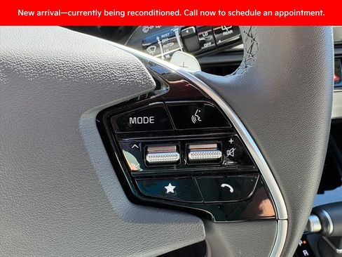Used 2025 Kia Niro EX image 12