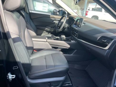 Used 2023 Nissan Rogue SL w/ SL Premium Package image 21