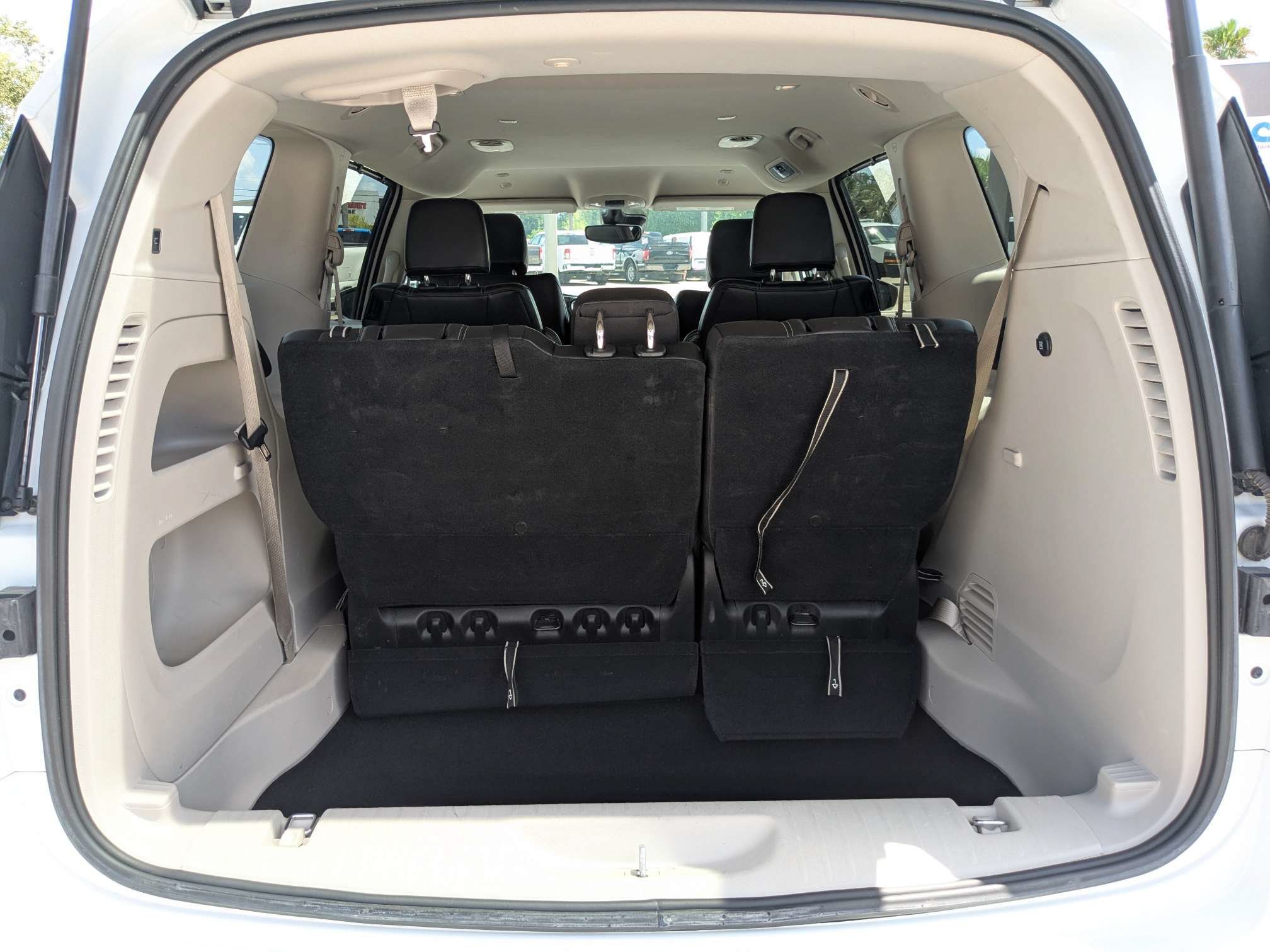 Used 2023 Chrysler Pacifica Touring-L FWD image 13