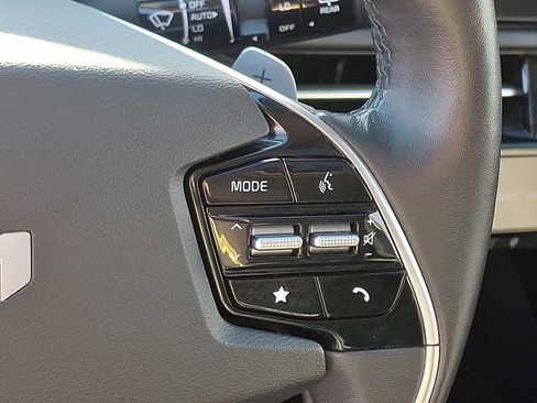 Certified 2023 Kia Niro SX Touring image 23