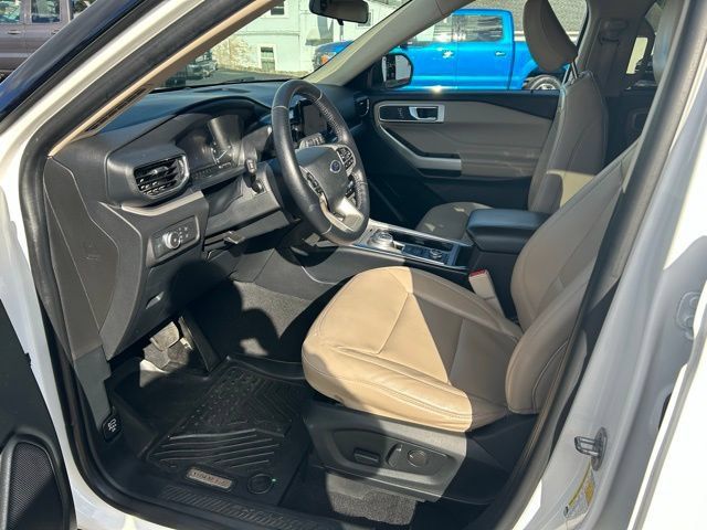 Used 2021 Ford Explorer XLT w/ Equipment Group 202A AWD/4WD image 17