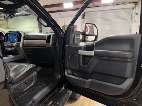 Used 2022 Ford F250 Platinum w/ Tremor Off-Road Package image 19