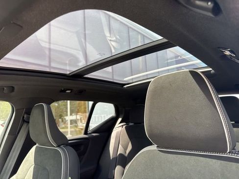 Used 2025 Volvo XC40 B5 Plus AWD/4WD image 25