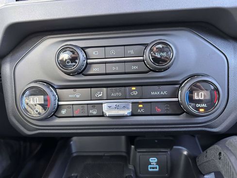 Used 2025 Ford Bronco Badlands AWD/4WD image 24