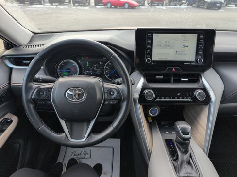 Used 2022 Toyota Venza XLE image 19