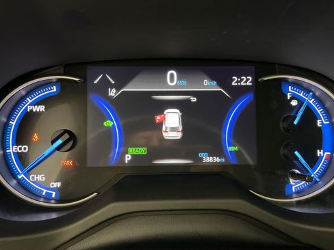 Used 2025 Toyota RAV4 XLE AWD/4WD image 18