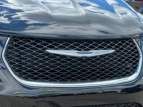 Used 2024 Chrysler Pacifica Limited FWD image 47