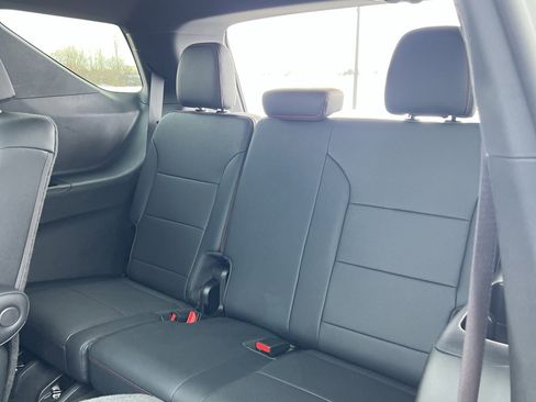 Used 2024 Chevrolet Traverse RS image 40
