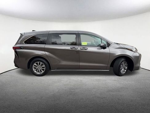 Used 2022 Toyota Sienna LE image 14