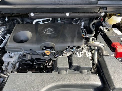 Used 2025 Toyota RAV4 XLE image 32