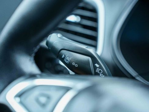 Used 2023 Ford Edge SEL w/ Convenience Package image 35