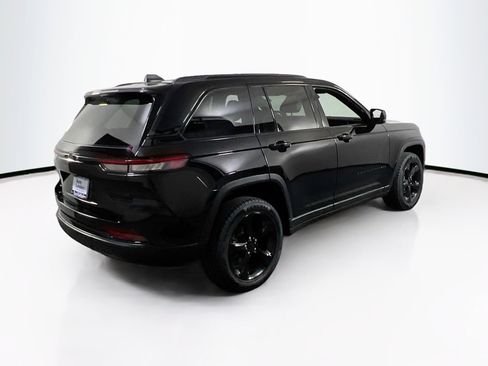 Used 2023 Jeep Grand Cherokee Altitude AWD/4WD image 5