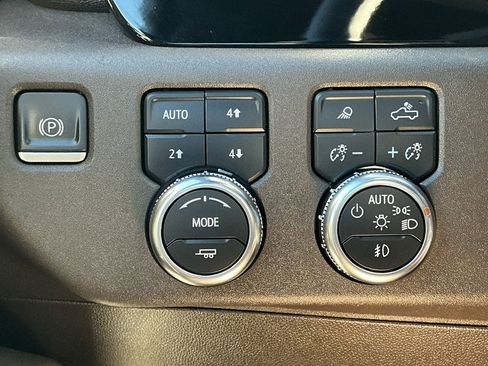 Used 2024 GMC Sierra 3500 SLT w/ SLT Convenience Package image 66