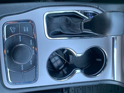 Used 2019 Jeep Grand Cherokee Limited AWD/4WD image 16
