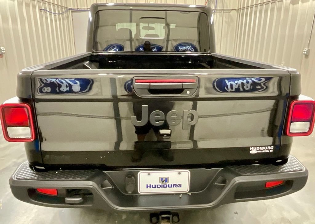 Used 2025 Jeep Gladiator Sport AWD/4WD image 23