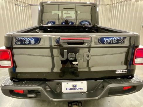 Used 2025 Jeep Gladiator Sport AWD/4WD image 23