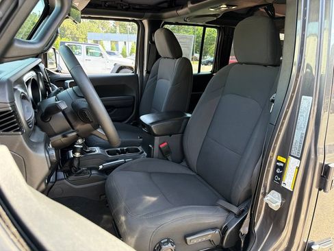 Used 2023 Jeep Wrangler Unlimited w/ Cold Weather Group AWD/4WD image 18