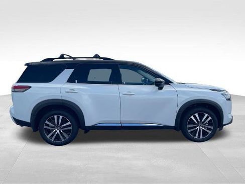 Certified 2025 Nissan Pathfinder Platinum AWD/4WD image 6