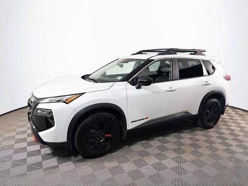 Certified 2025 Nissan Rogue SV AWD/4WD image 1