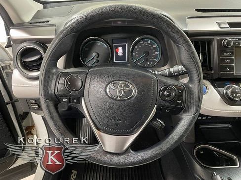 Used 2018 Toyota RAV4 LE image 14