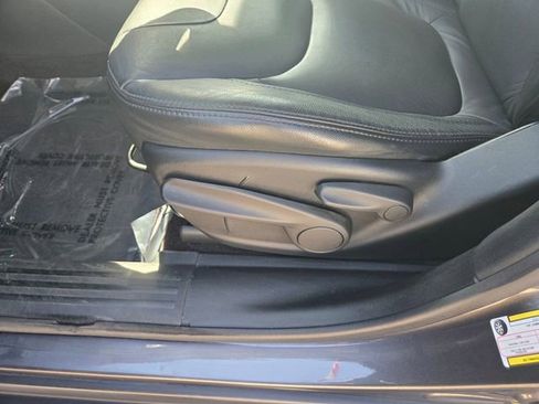 Used 2018 Jeep Cherokee Latitude w/ Altitude Package image 11