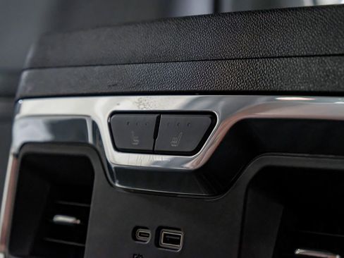 Used 2024 GMC Sierra 3500 Denali Ultimate image 33